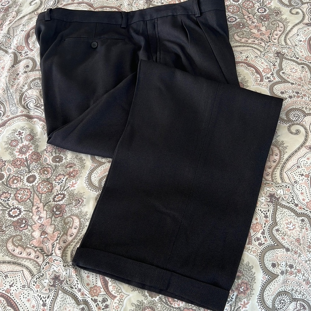 Claiborne Men's Woven in Italy Black Cuffed, Pleated front Dress Pants 40 x 32